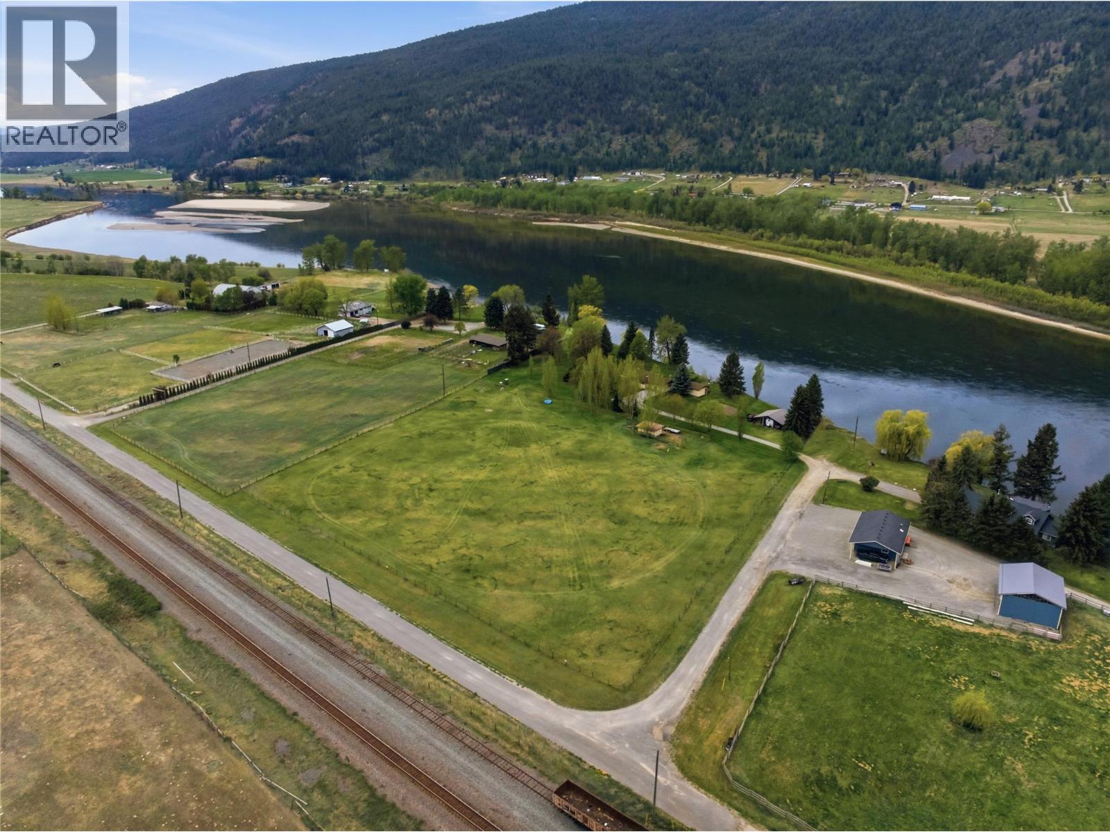8753 Veteran Road, Vavenby, British Columbia  V0E 1Z2 - Photo 4 - 10385506