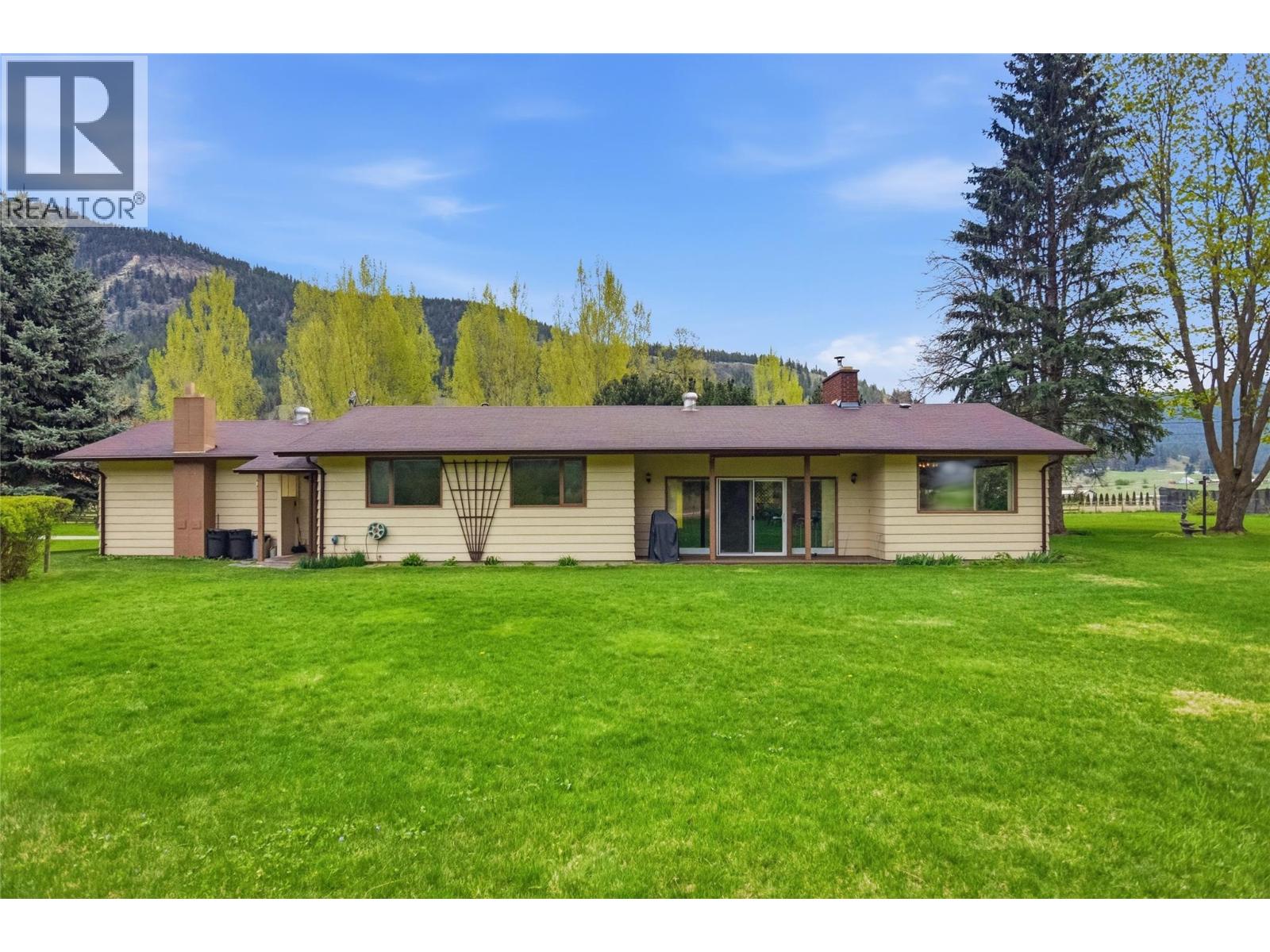 8753 Veteran Road, Vavenby, British Columbia  V0E 1Z2 - Photo 5 - 10385506