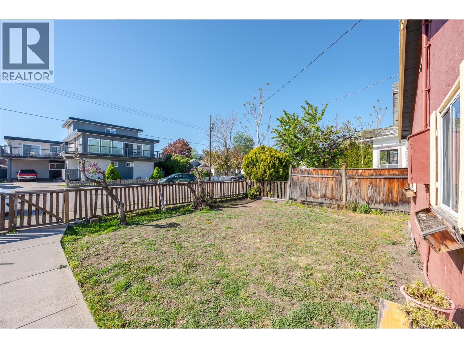 329 Nanaimo Avenue W, Penticton, British Columbia  V2A 1N8 - Photo 3 - 10385979