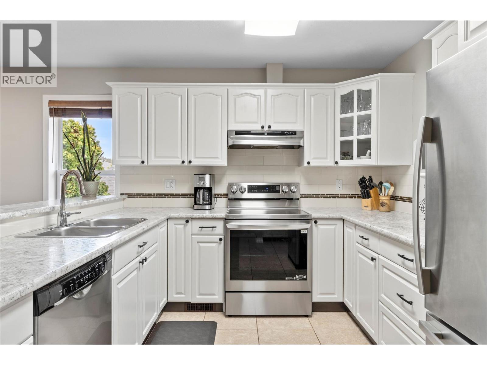 2324 Abbeyglen Way, Kamloops, British Columbia  V1S 1V6 - Photo 11 - 10385533