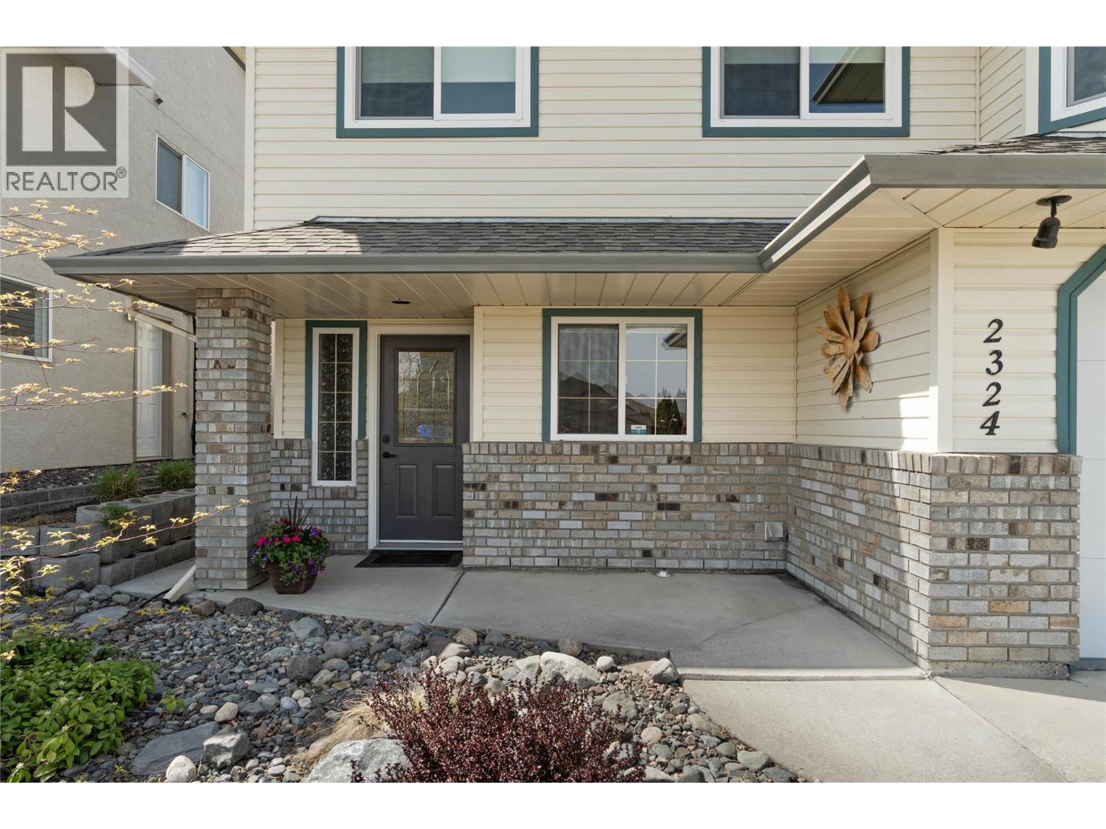 2324 Abbeyglen Way, Kamloops, British Columbia  V1S 1V6 - Photo 2 - 10385533