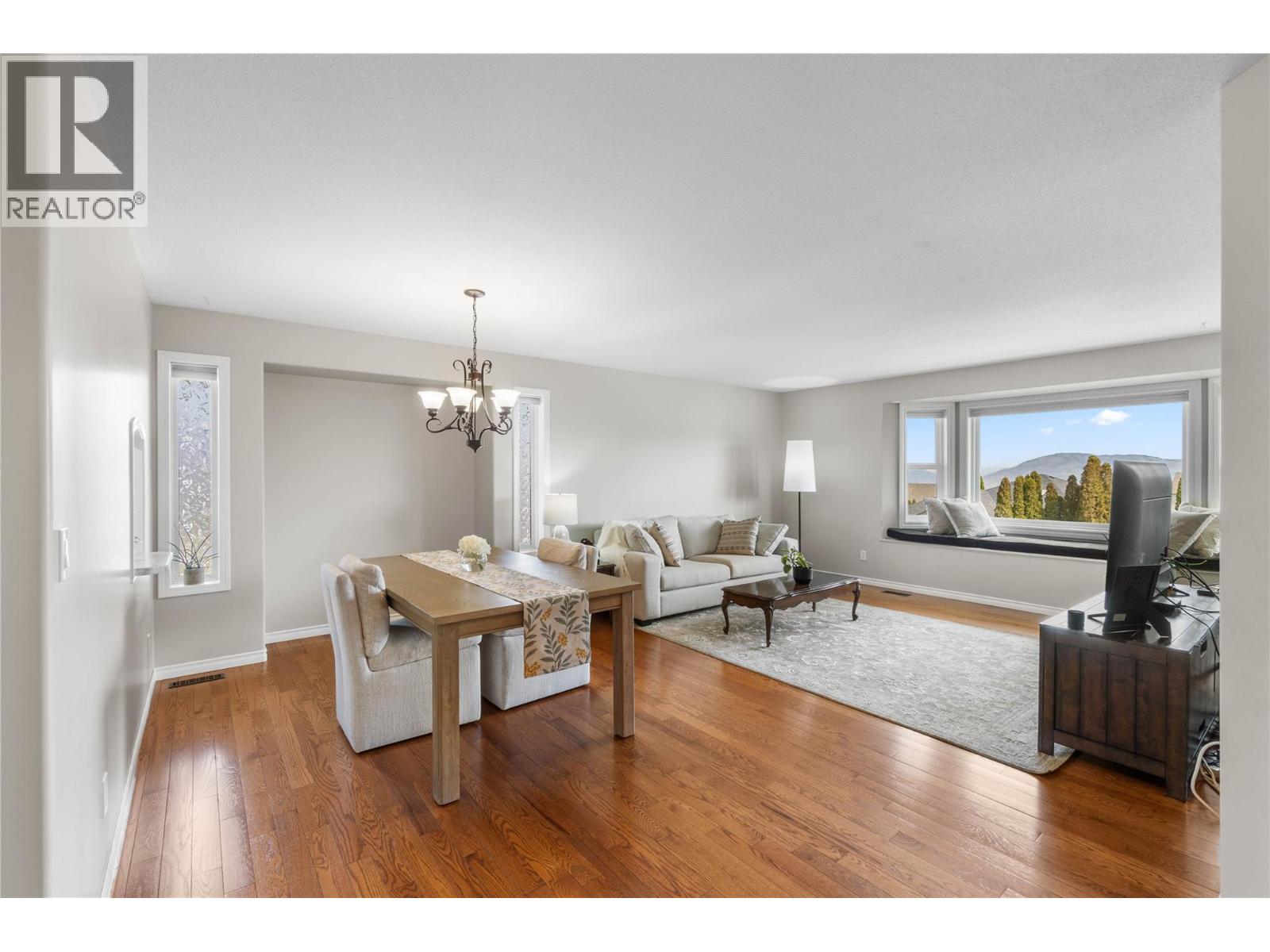 2324 Abbeyglen Way, Kamloops, British Columbia  V1S 1V6 - Photo 5 - 10385533