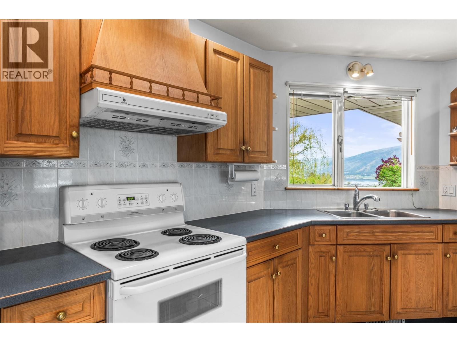 363 Northwind Drive, Vernon, British Columbia  V1H 1X1 - Photo 14 - 10384967