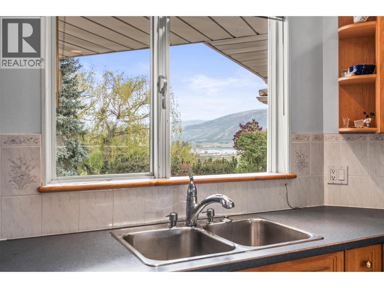363 Northwind Drive, Vernon, British Columbia  V1H 1X1 - Photo 15 - 10384967