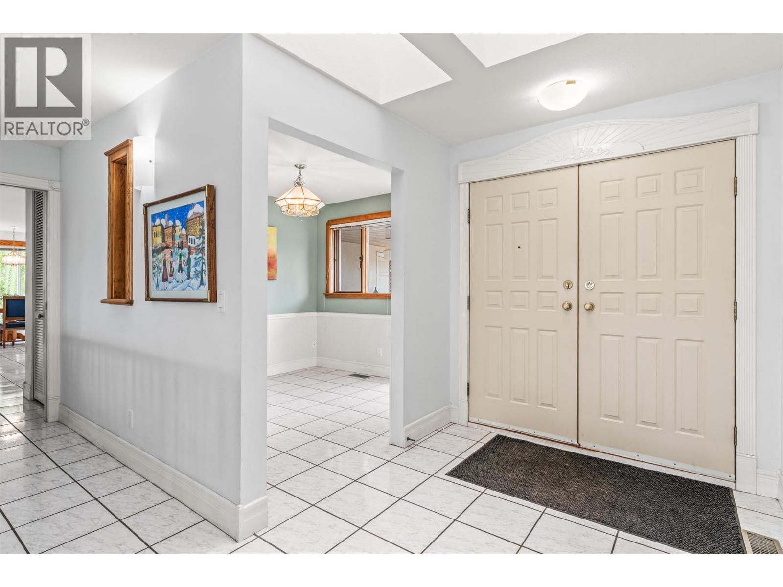 363 Northwind Drive, Vernon, British Columbia  V1H 1X1 - Photo 4 - 10384967