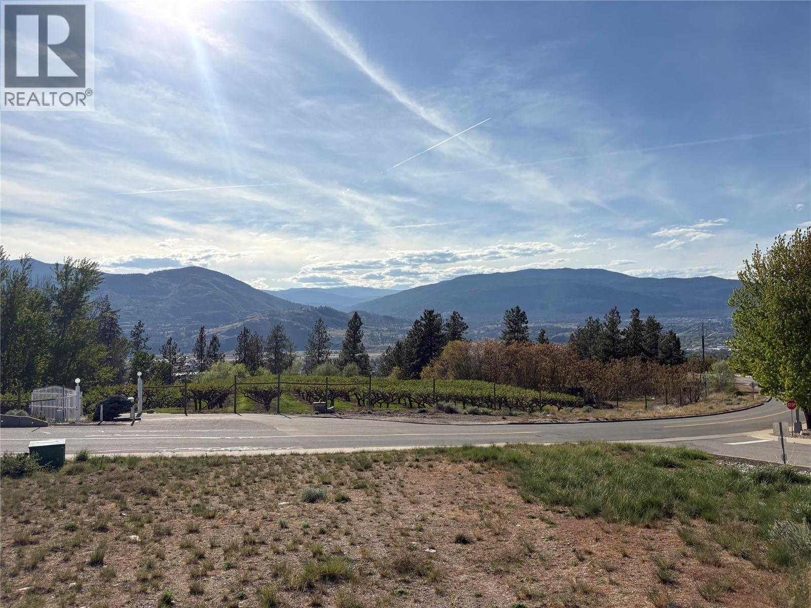 703 Pineview Road, Penticton, British Columbia  V2A 7S8 - Photo 2 - 10386038
