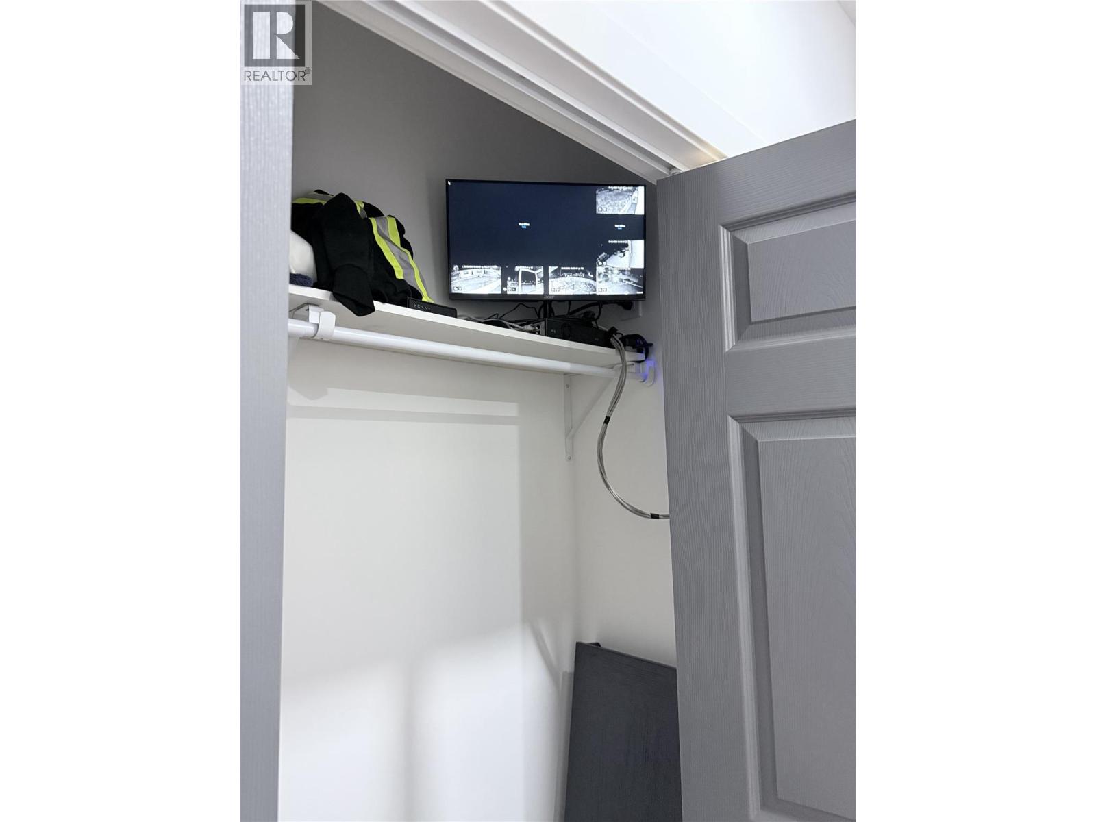 8779 Mountain View Street, Canal Flats, British Columbia  V0B 1B0 - Photo 18 - 10385902