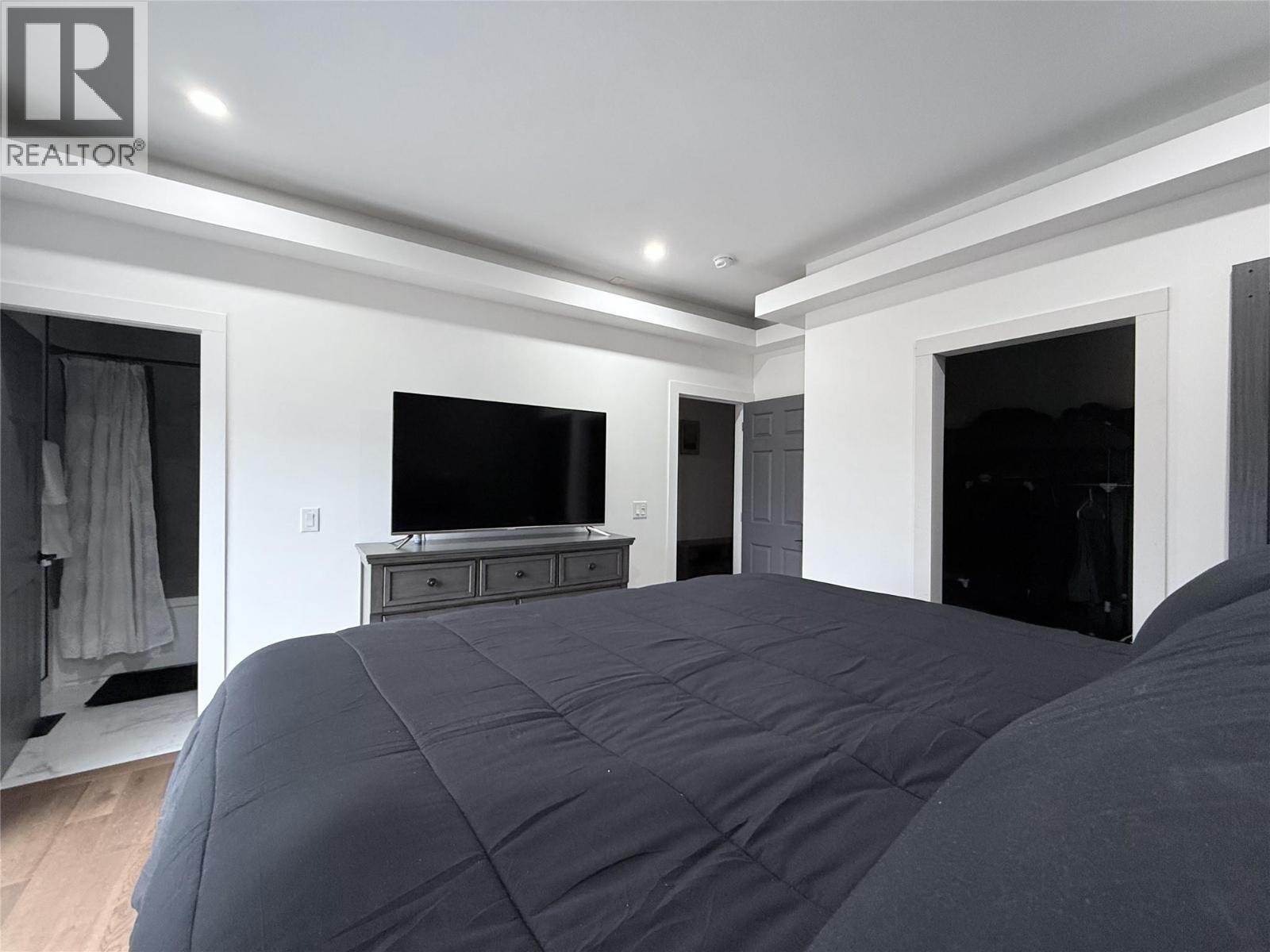 8779 Mountain View Street, Canal Flats, British Columbia  V0B 1B0 - Photo 21 - 10385902