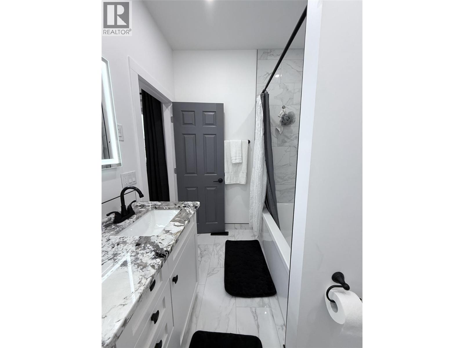 8779 Mountain View Street, Canal Flats, British Columbia  V0B 1B0 - Photo 24 - 10385902