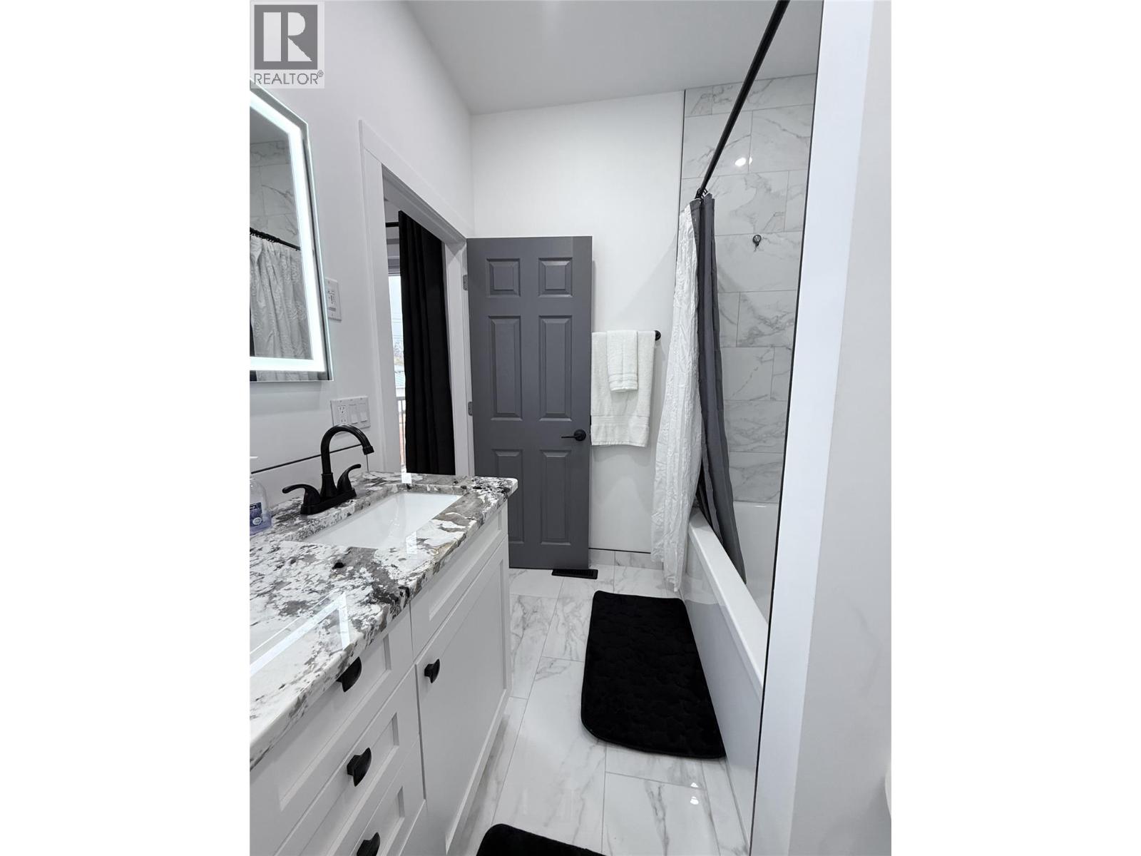 8779 Mountain View Street, Canal Flats, British Columbia  V0B 1B0 - Photo 26 - 10385902