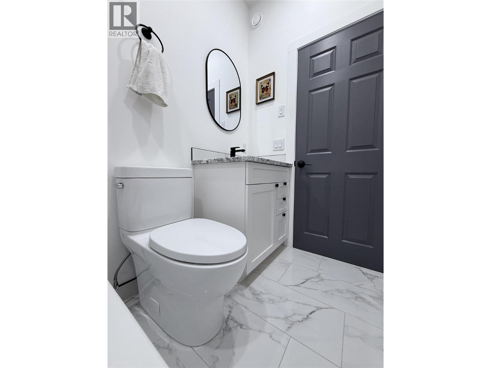 8779 Mountain View Street, Canal Flats, British Columbia  V0B 1B0 - Photo 37 - 10385902