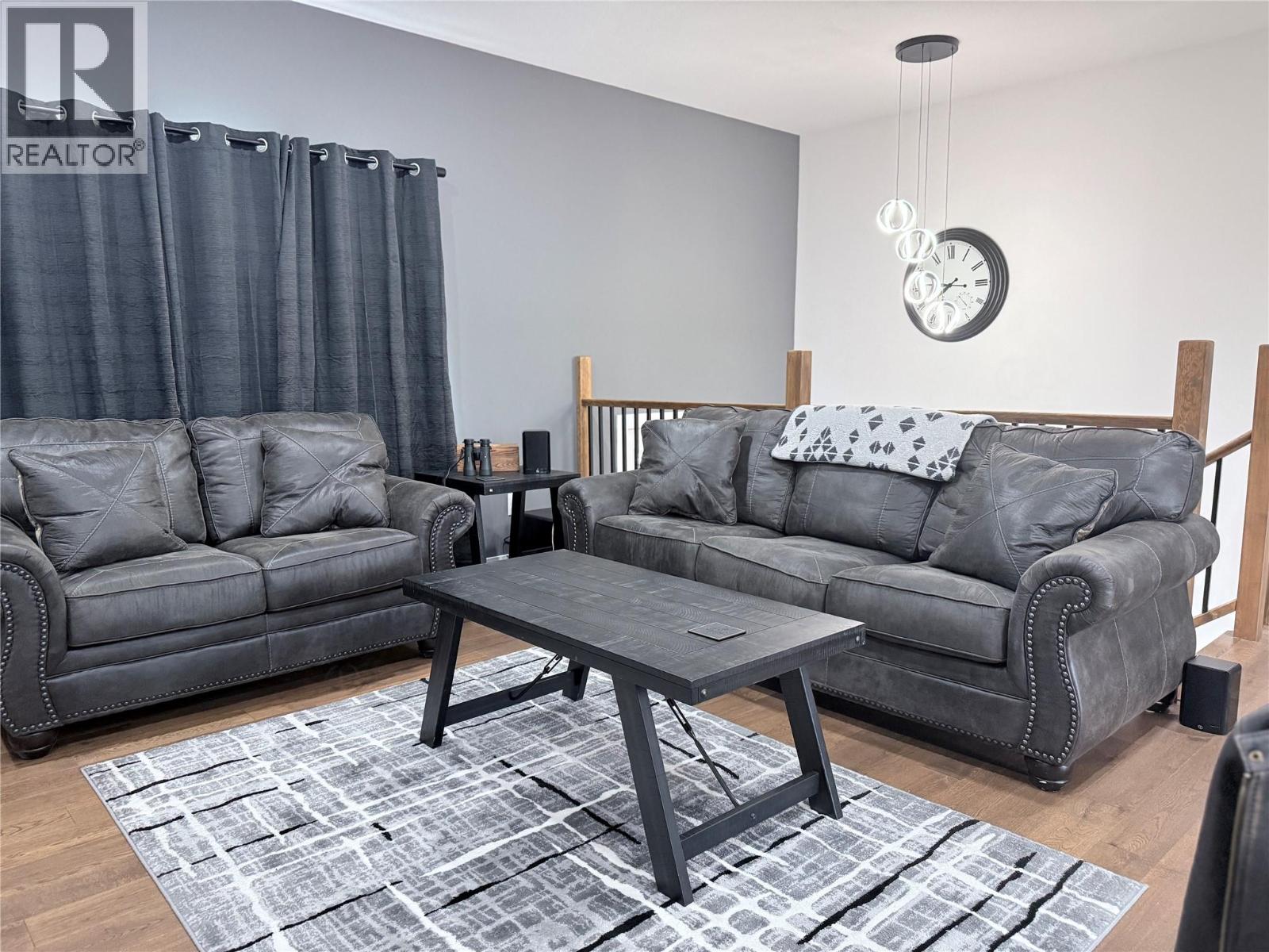 8779 Mountain View Street, Canal Flats, British Columbia  V0B 1B0 - Photo 4 - 10385902
