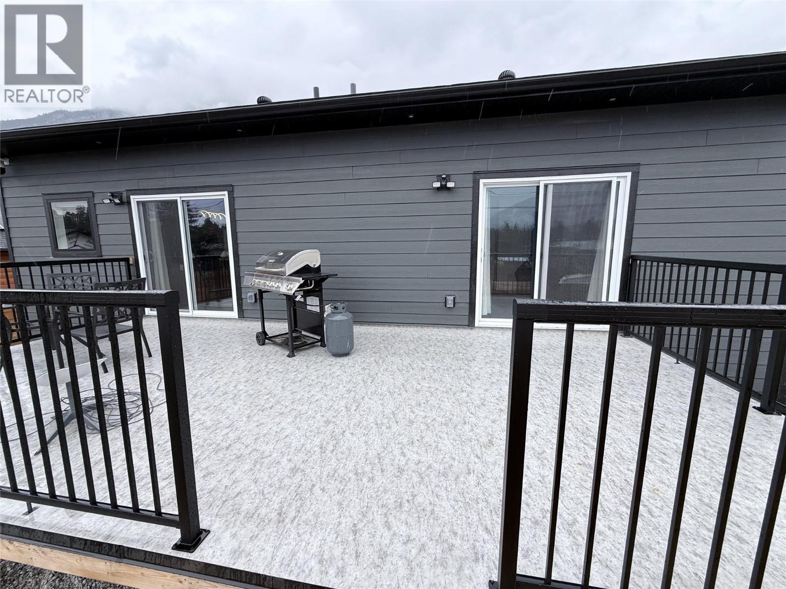 8779 Mountain View Street, Canal Flats, British Columbia  V0B 1B0 - Photo 50 - 10385902