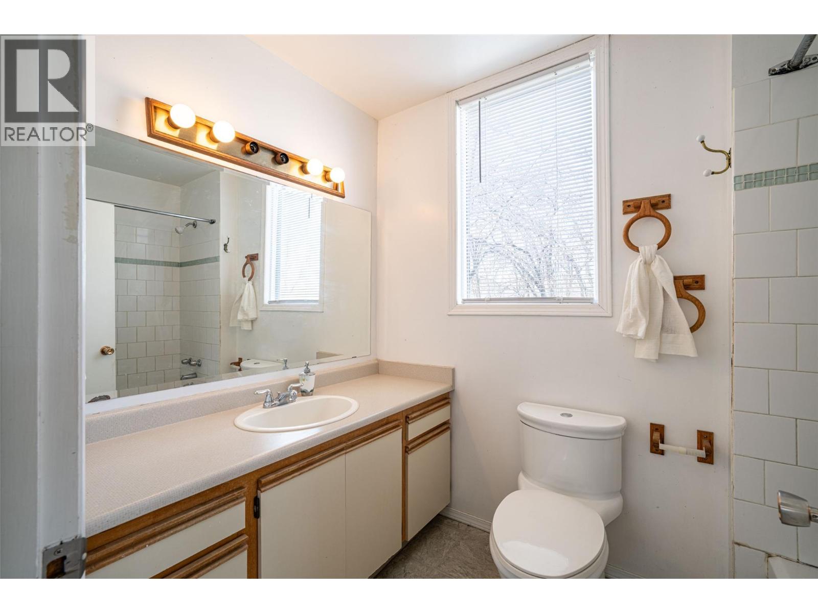 10091 6 Highway, Coldstream, British Columbia  V1B 3B6 - Photo 15 - 10385808