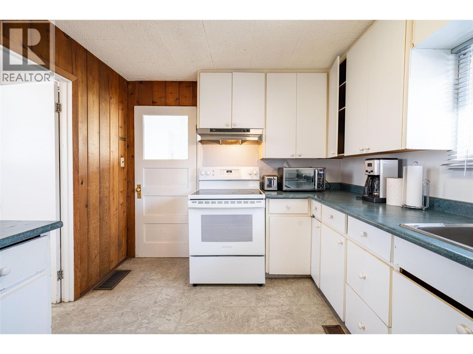 10091 6 Highway, Coldstream, British Columbia  V1B 3B6 - Photo 6 - 10385808
