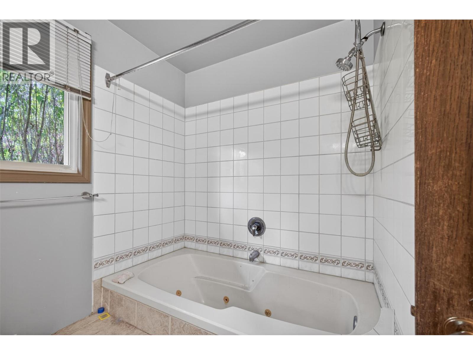 2647 Springfield Road, Kelowna, British Columbia  V1X 1B9 - Photo 19 - 10381944
