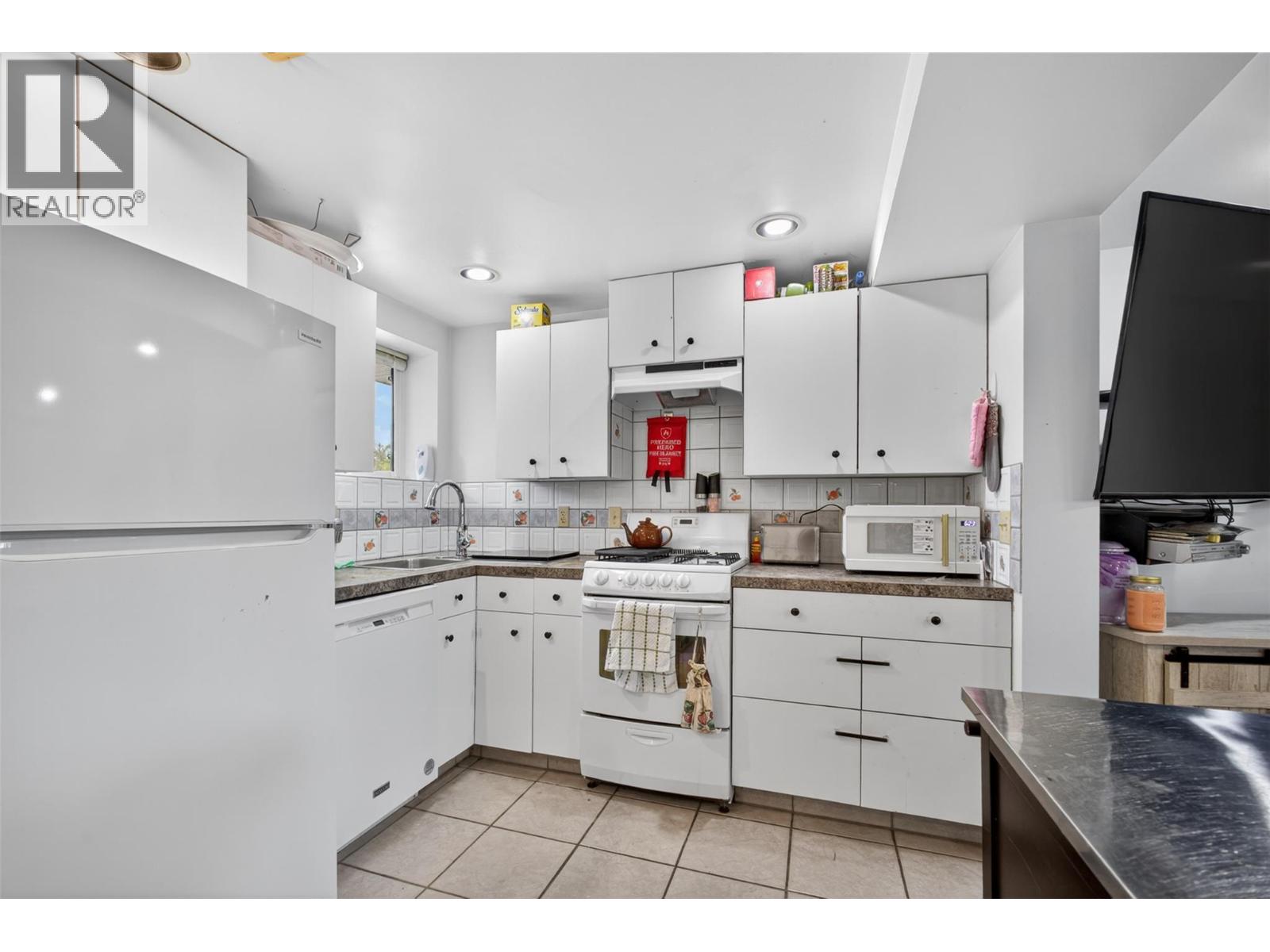 2647 Springfield Road, Kelowna, British Columbia  V1X 1B9 - Photo 28 - 10381944