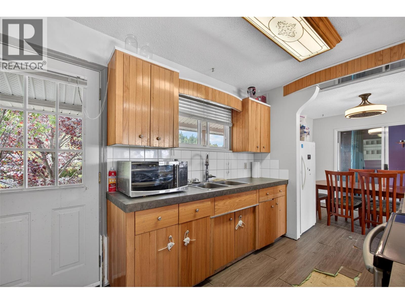 2647 Springfield Road, Kelowna, British Columbia  V1X 1B9 - Photo 7 - 10381944