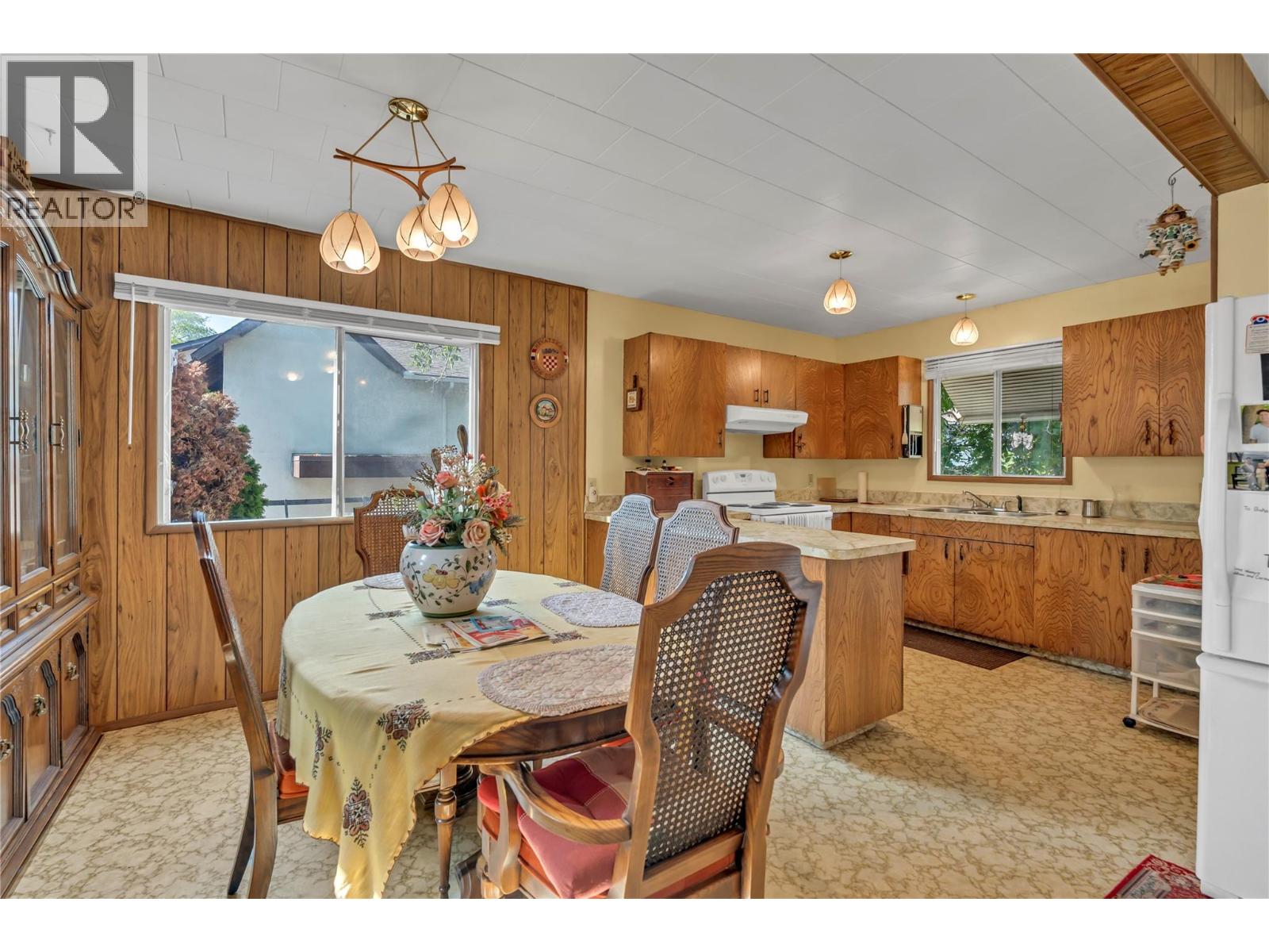 1049 Government Street, Penticton, British Columbia  V2A 4T9 - Photo 5 - 10386049