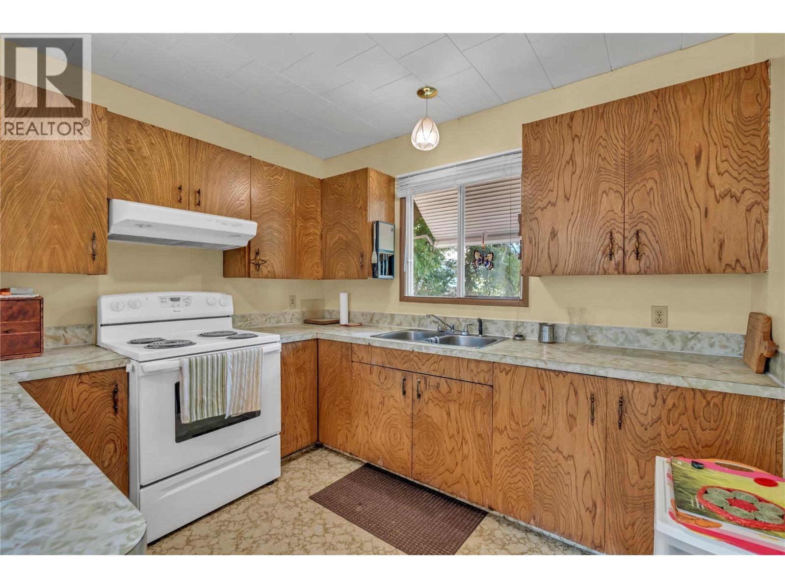 1049 Government Street, Penticton, British Columbia  V2A 4T9 - Photo 7 - 10386049