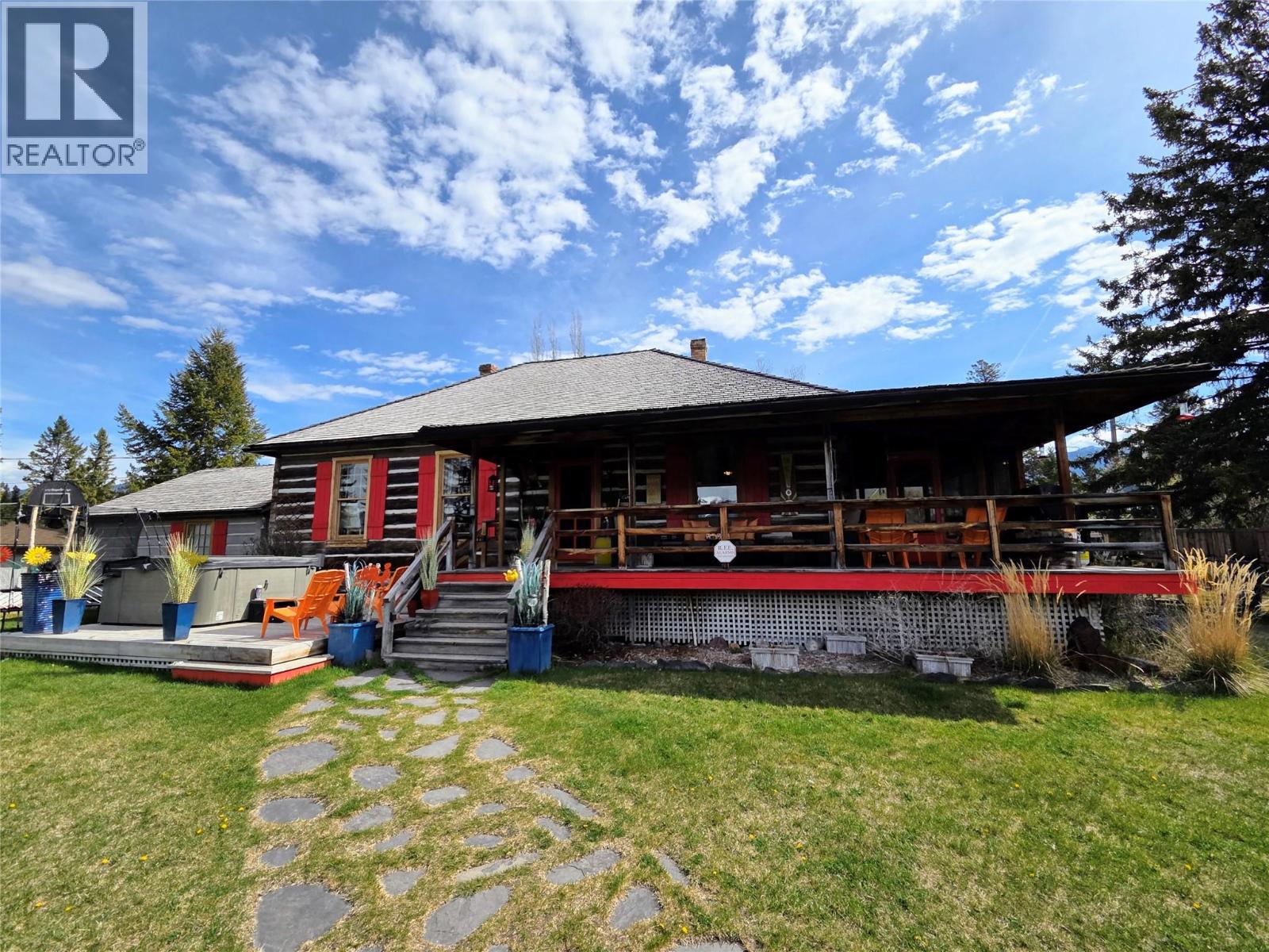 1654 Swansea Avenue, Windermere, British Columbia  V0B 2L2 - Photo 3 - 10385747
