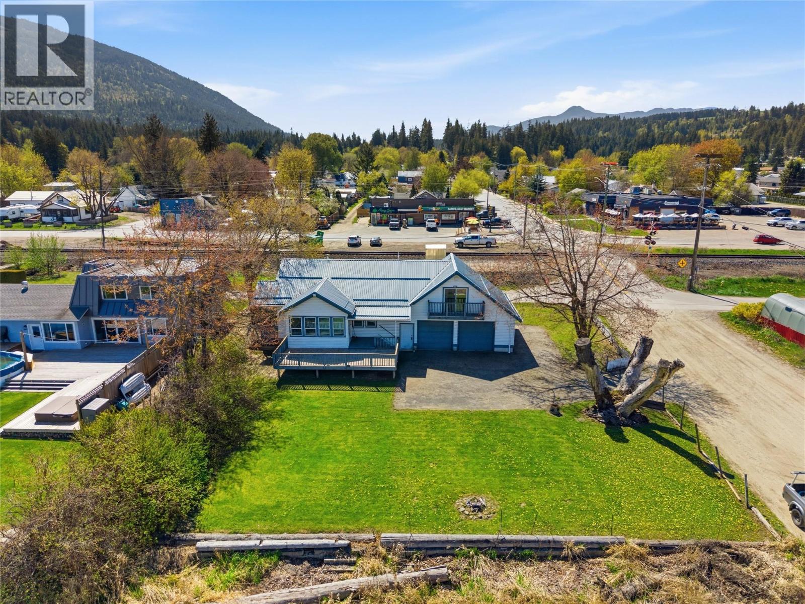 5041 75 Avenue NE, salmon arm, British Columbia
