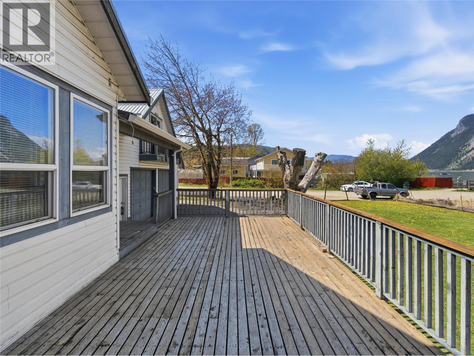 5041 75 Avenue Ne, Salmon Arm, British Columbia  V0E 1K0 - Photo 11 - 10385502