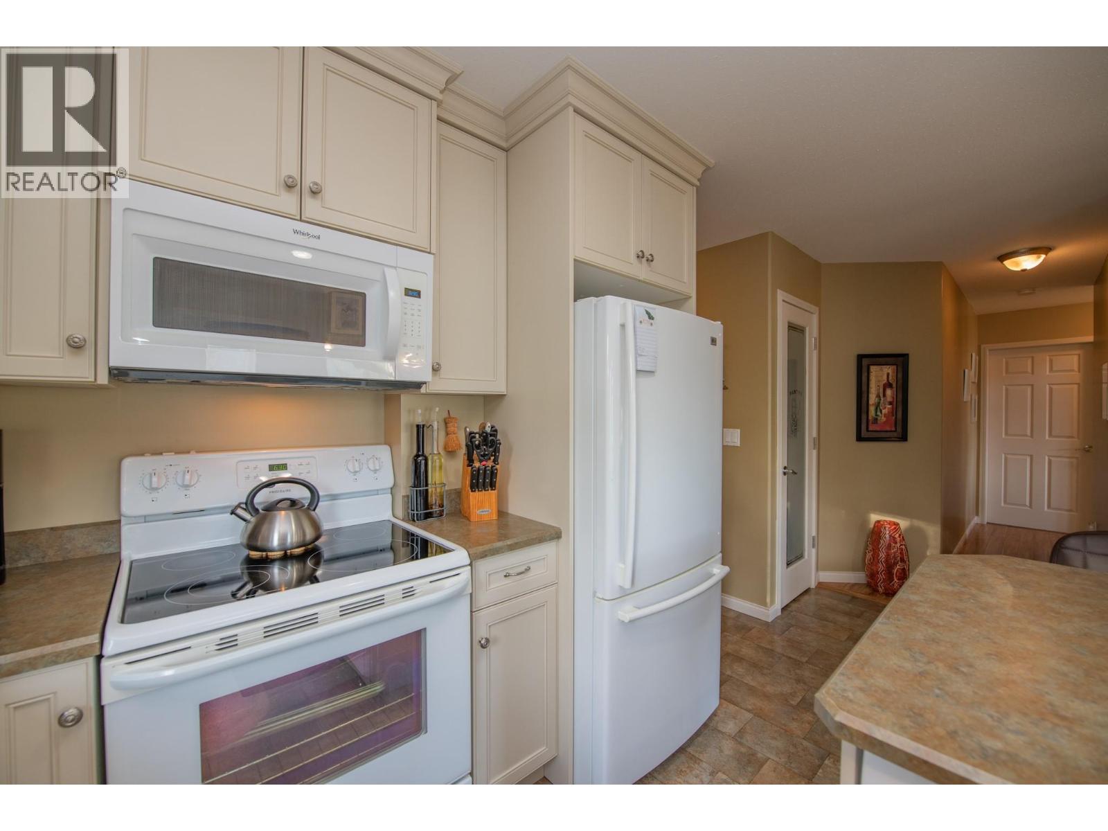 7531 Lonneke Trail, Anglemont, British Columbia  V0E 1M8 - Photo 12 - 10385234