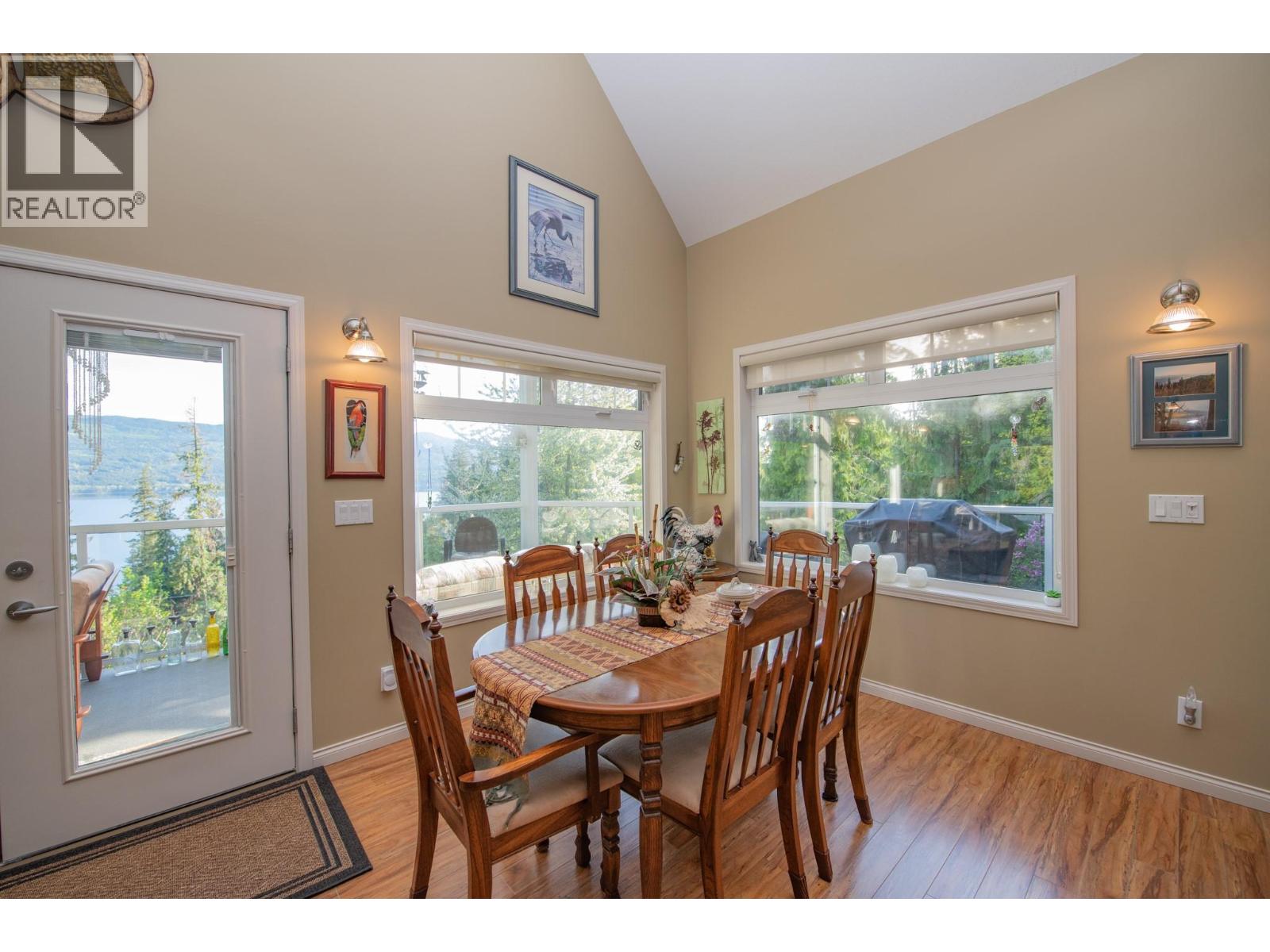 7531 Lonneke Trail, Anglemont, British Columbia  V0E 1M8 - Photo 16 - 10385234
