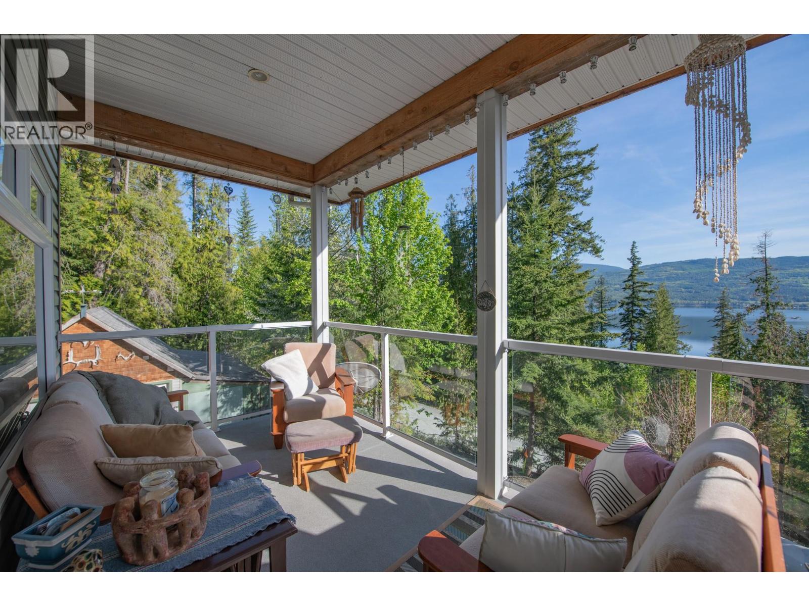 7531 Lonneke Trail, Anglemont, British Columbia  V0E 1M8 - Photo 19 - 10385234