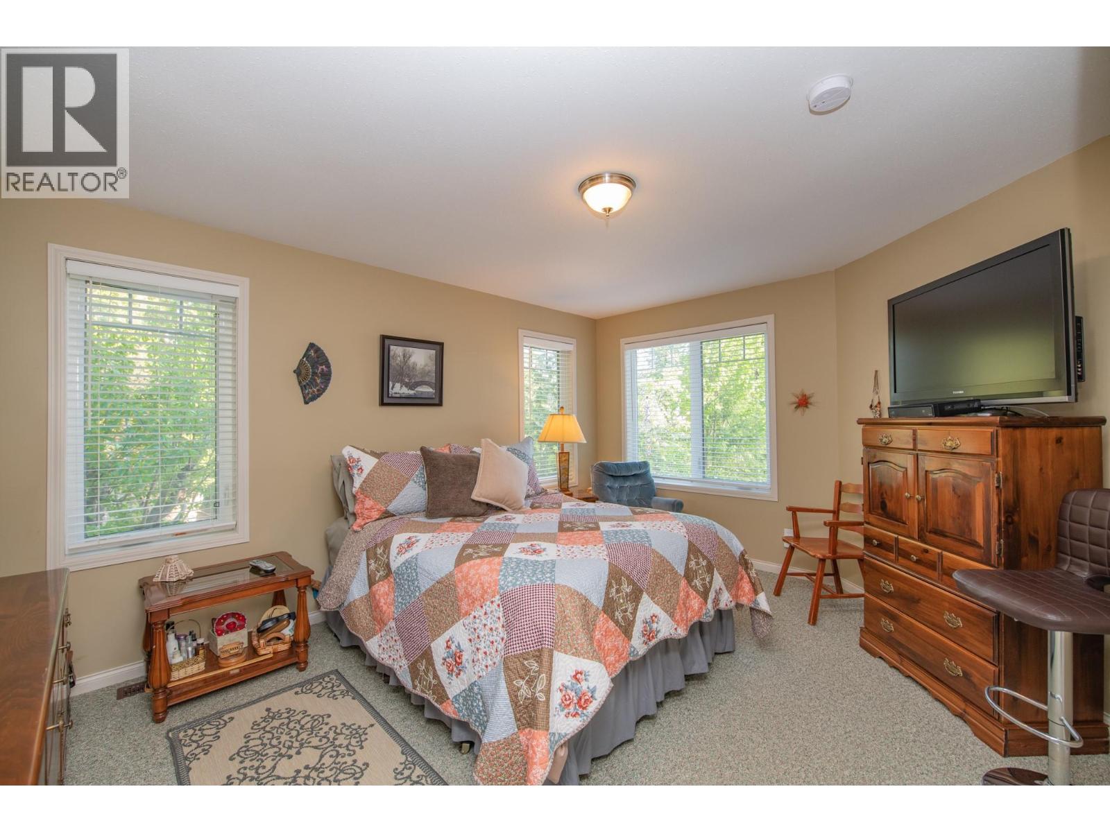 7531 Lonneke Trail, Anglemont, British Columbia  V0E 1M8 - Photo 21 - 10385234