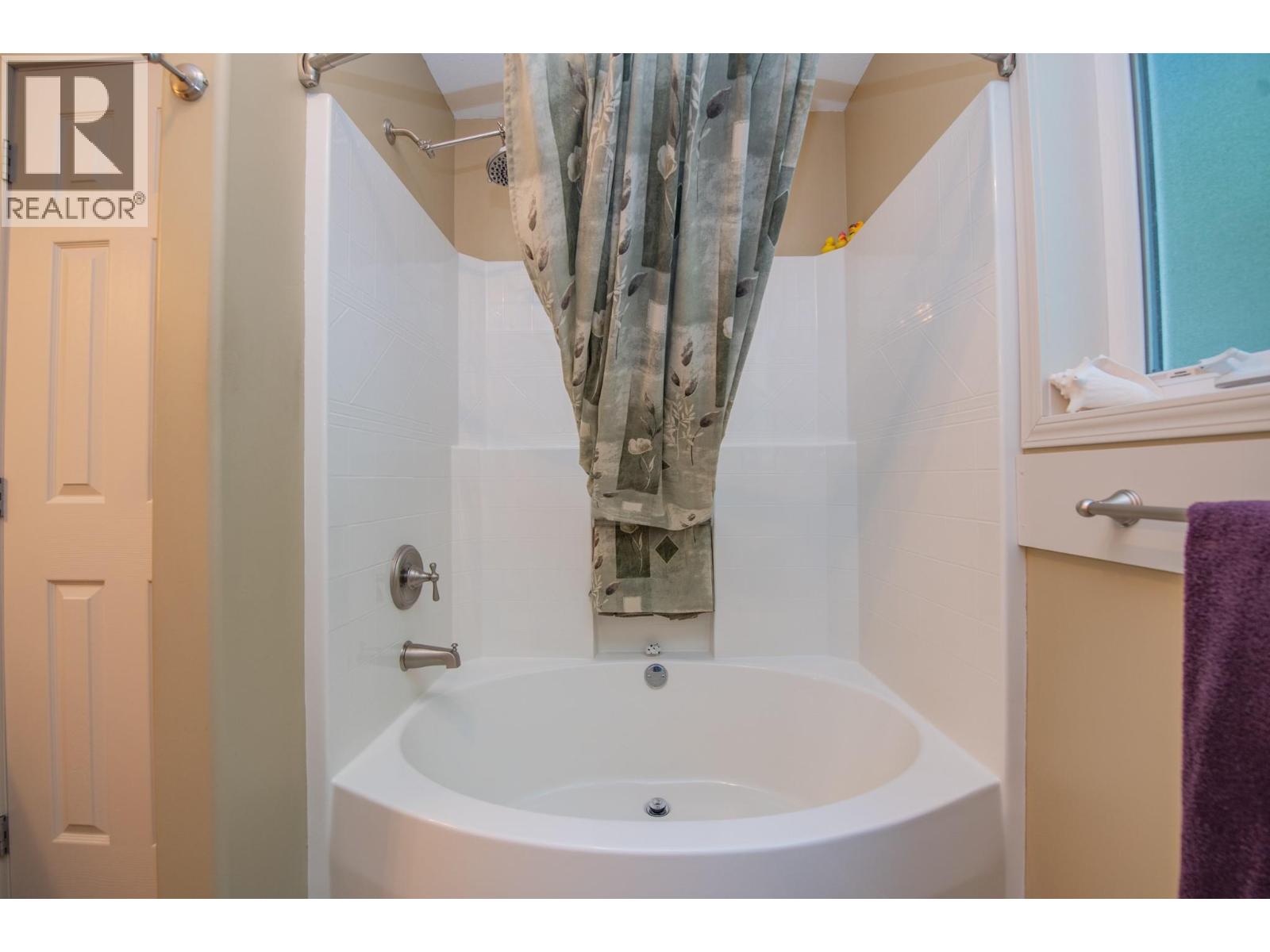 7531 Lonneke Trail, Anglemont, British Columbia  V0E 1M8 - Photo 23 - 10385234