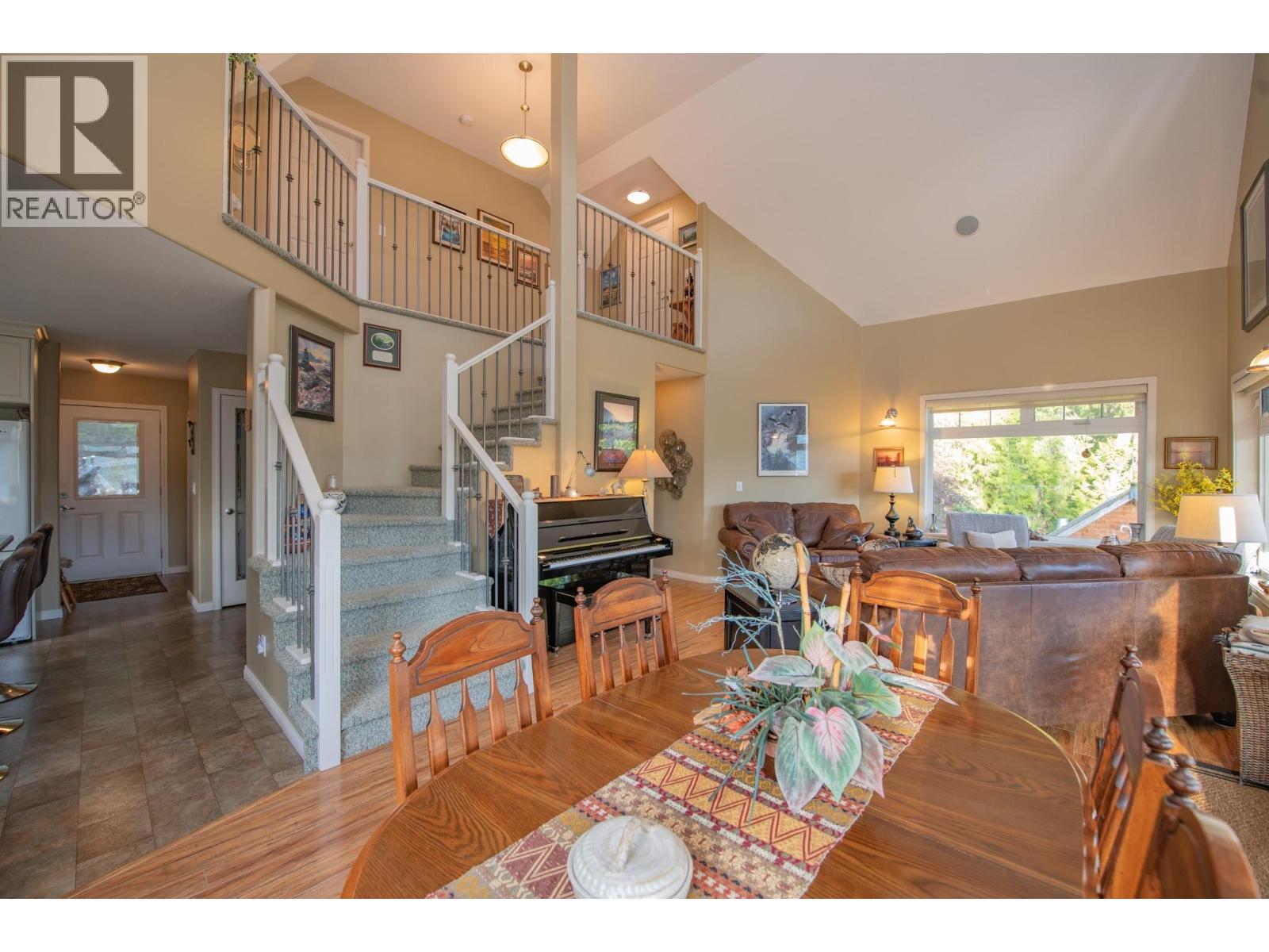 7531 Lonneke Trail, Anglemont, British Columbia  V0E 1M8 - Photo 24 - 10385234