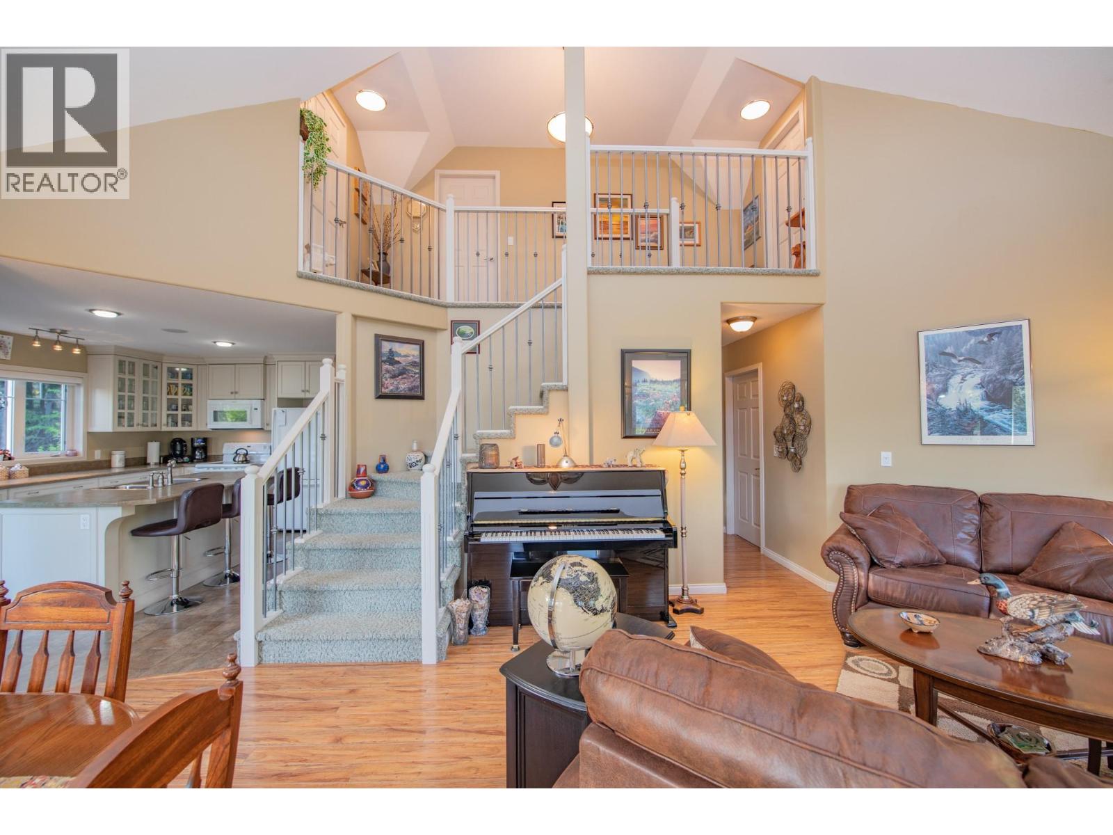 7531 Lonneke Trail, Anglemont, British Columbia  V0E 1M8 - Photo 25 - 10385234