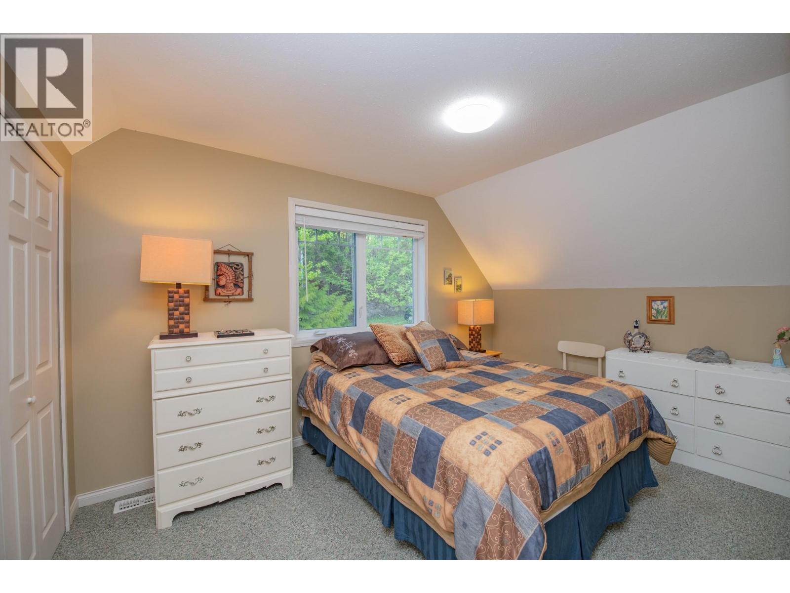 7531 Lonneke Trail, Anglemont, British Columbia  V0E 1M8 - Photo 27 - 10385234