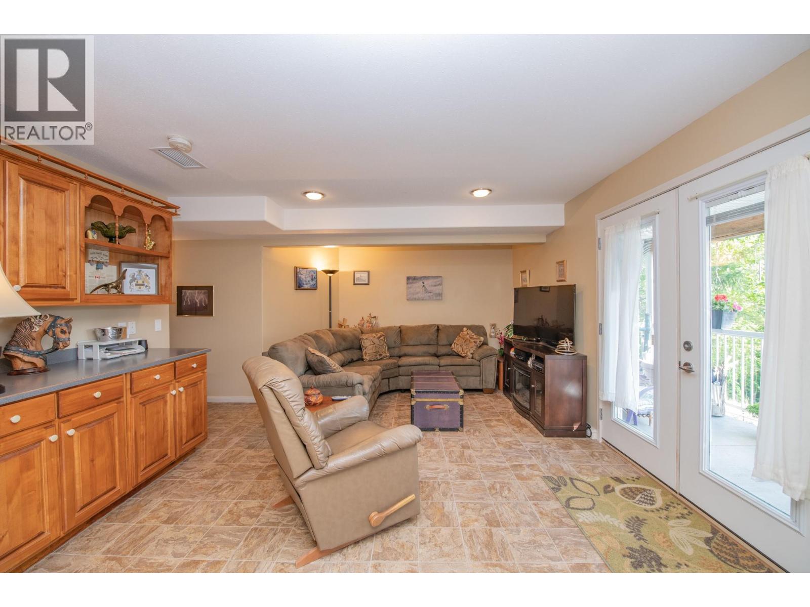 7531 Lonneke Trail, Anglemont, British Columbia  V0E 1M8 - Photo 30 - 10385234