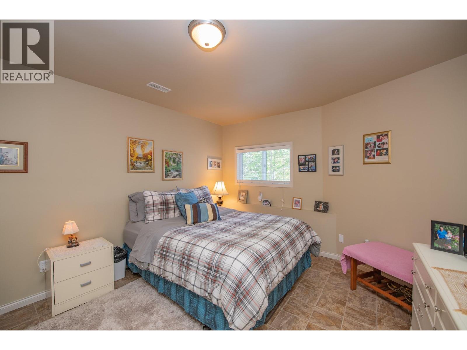 7531 Lonneke Trail, Anglemont, British Columbia  V0E 1M8 - Photo 32 - 10385234