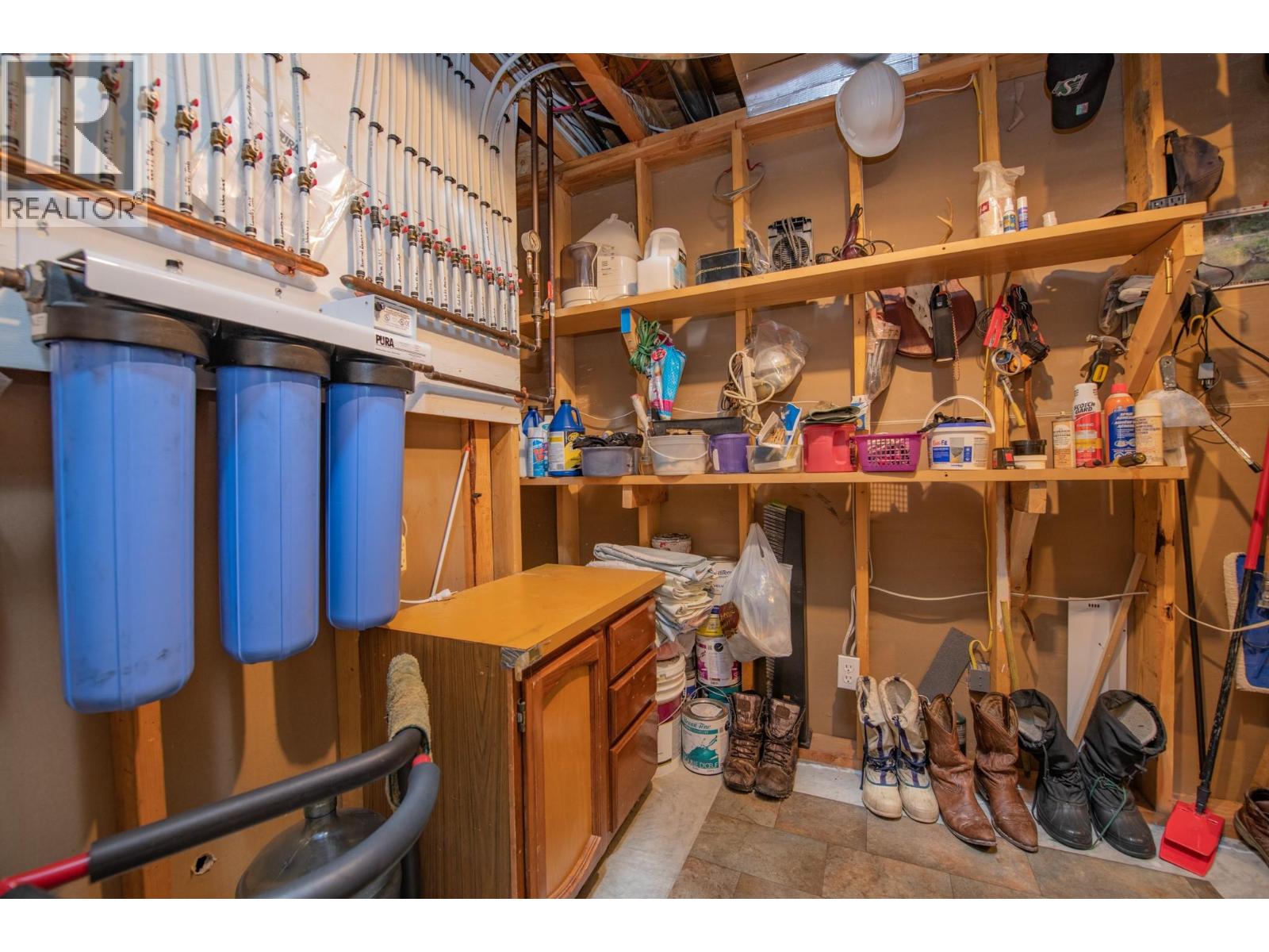 7531 Lonneke Trail, Anglemont, British Columbia  V0E 1M8 - Photo 38 - 10385234