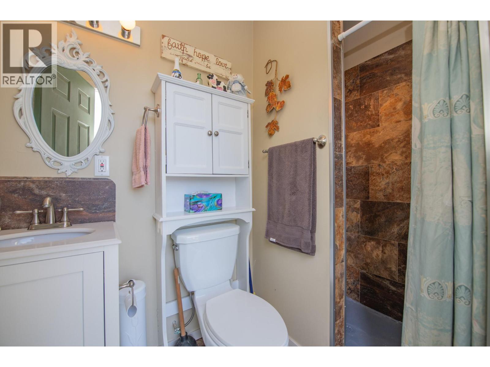 7531 Lonneke Trail, Anglemont, British Columbia  V0E 1M8 - Photo 39 - 10385234