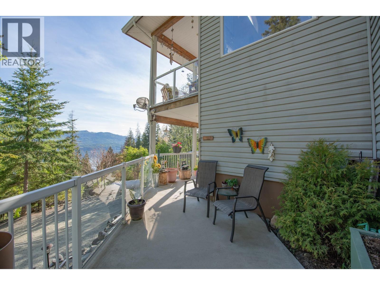 7531 Lonneke Trail, Anglemont, British Columbia  V0E 1M8 - Photo 40 - 10385234