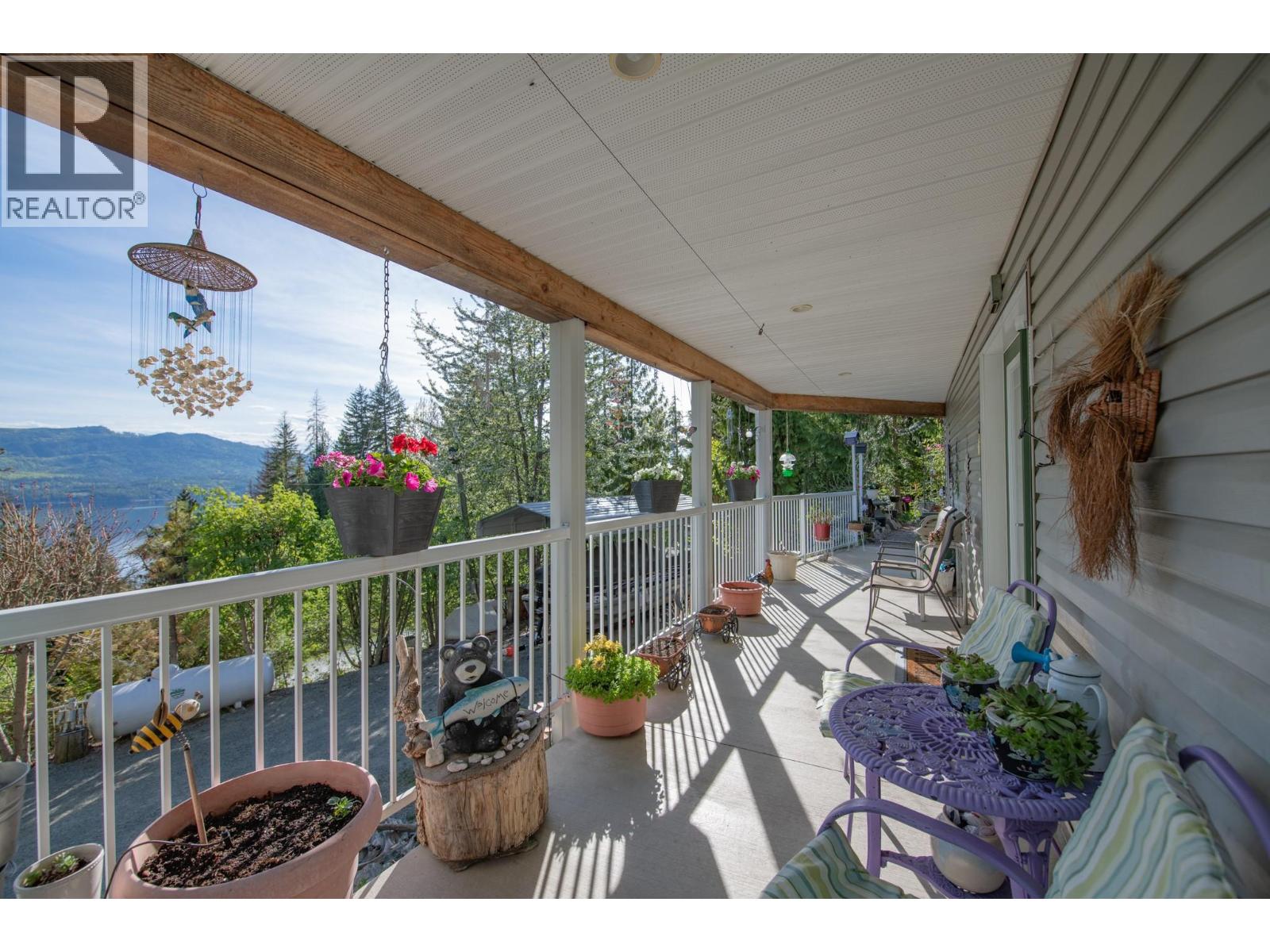 7531 Lonneke Trail, Anglemont, British Columbia  V0E 1M8 - Photo 41 - 10385234