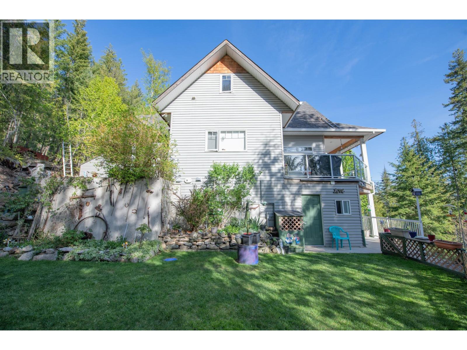 7531 Lonneke Trail, Anglemont, British Columbia  V0E 1M8 - Photo 42 - 10385234