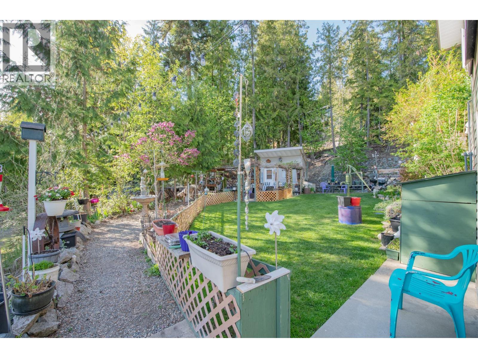 7531 Lonneke Trail, Anglemont, British Columbia  V0E 1M8 - Photo 43 - 10385234