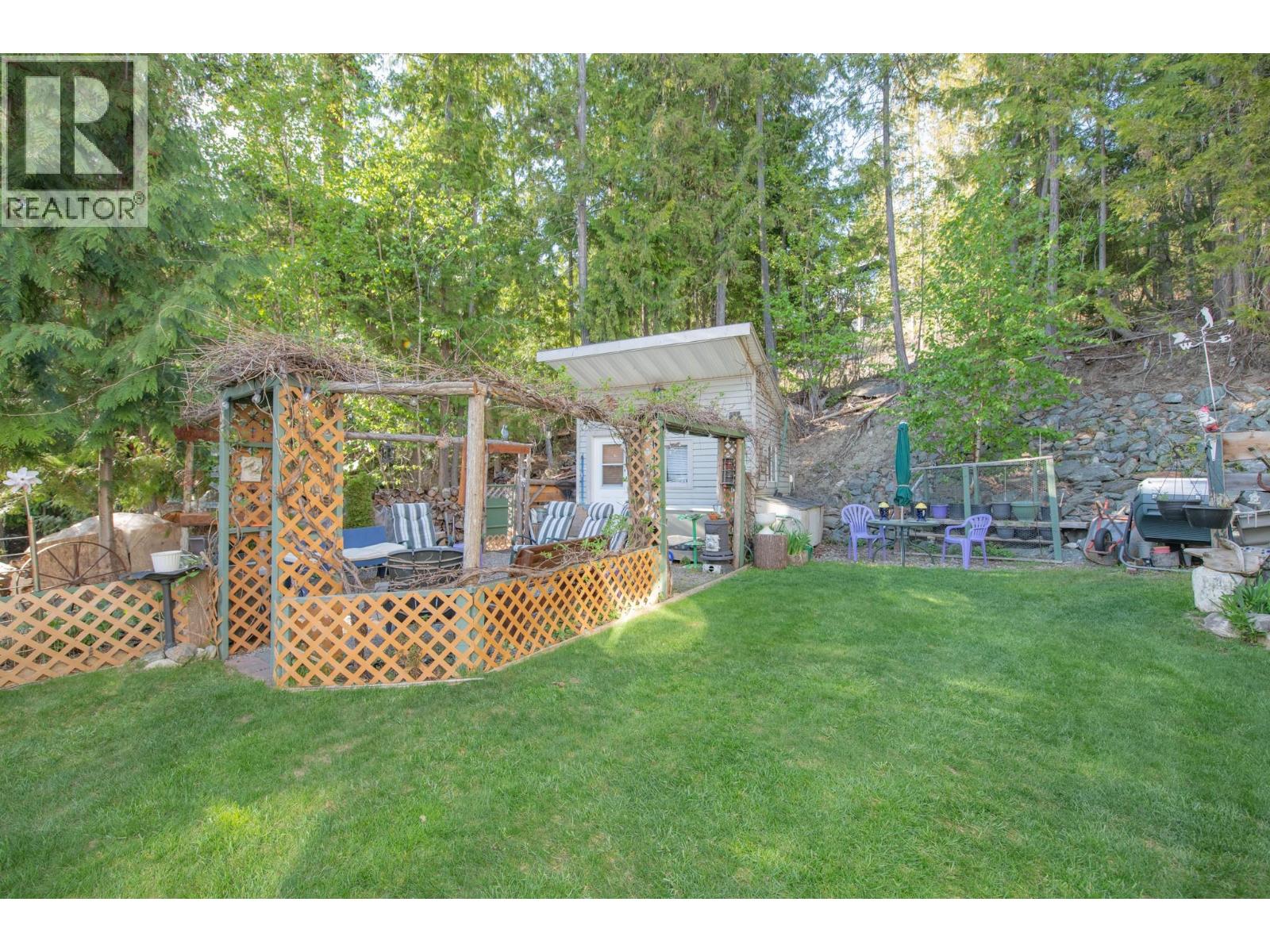 7531 Lonneke Trail, Anglemont, British Columbia  V0E 1M8 - Photo 44 - 10385234