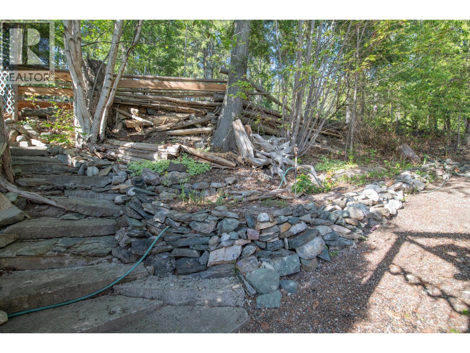 7531 Lonneke Trail, Anglemont, British Columbia  V0E 1M8 - Photo 52 - 10385234