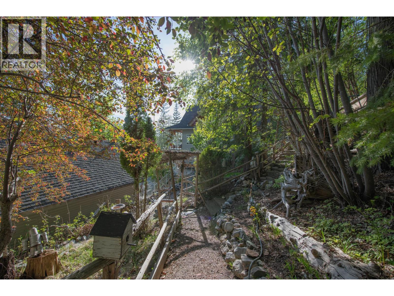 7531 Lonneke Trail, Anglemont, British Columbia  V0E 1M8 - Photo 53 - 10385234