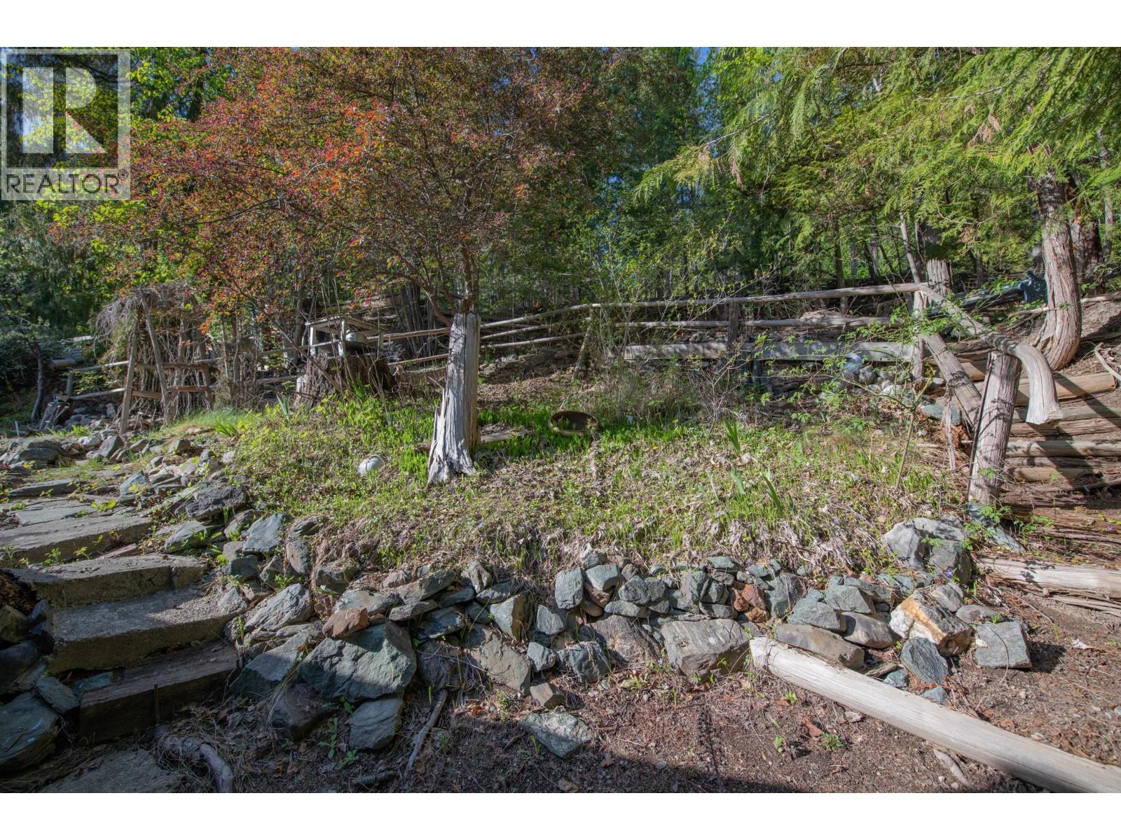 7531 Lonneke Trail, Anglemont, British Columbia  V0E 1M8 - Photo 54 - 10385234