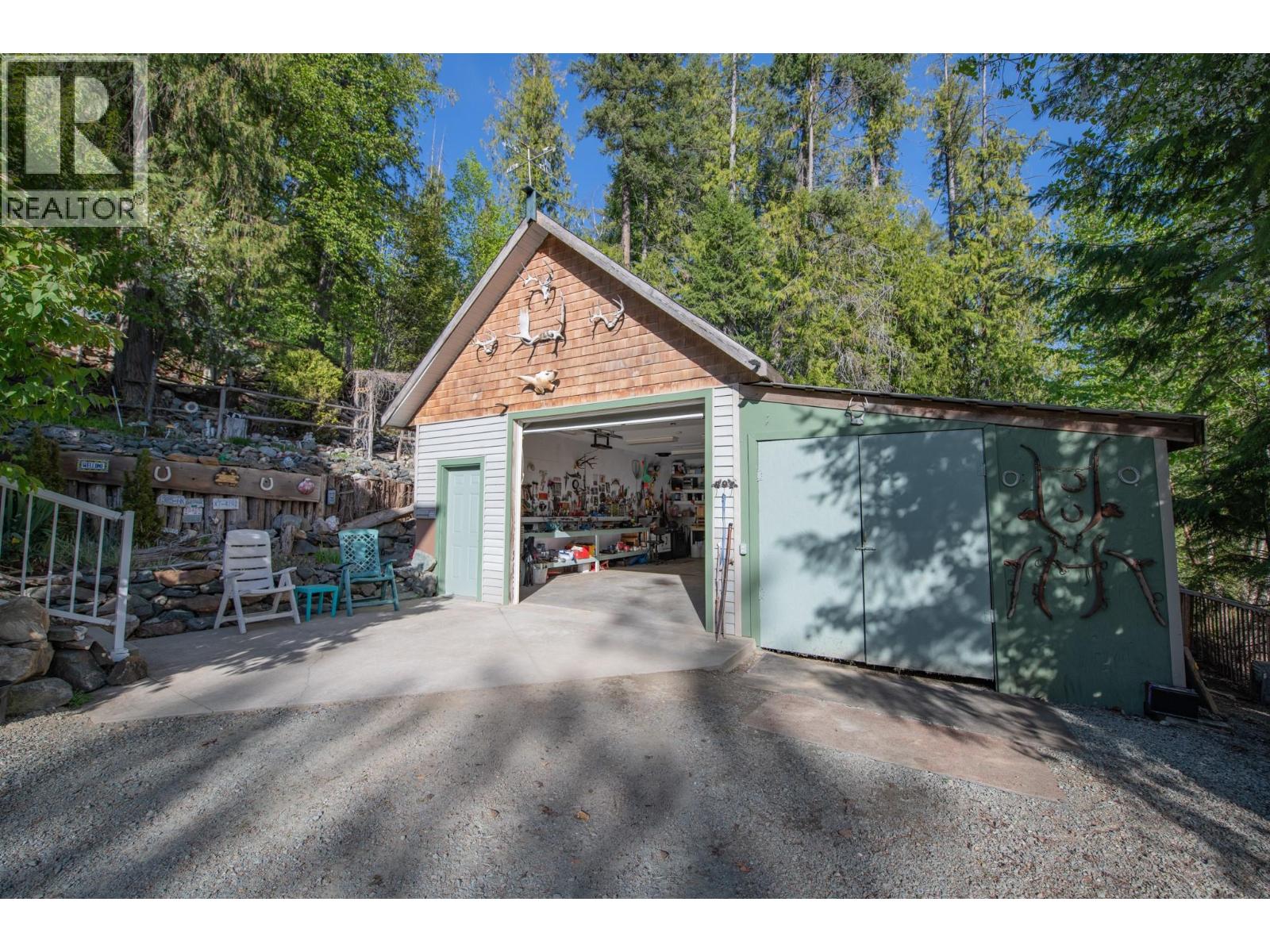 7531 Lonneke Trail, Anglemont, British Columbia  V0E 1M8 - Photo 56 - 10385234