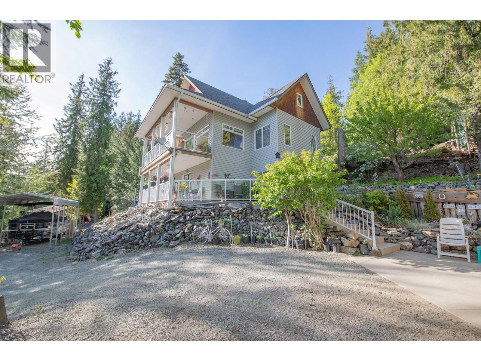 7531 Lonneke Trail, Anglemont, British Columbia  V0E 1M8 - Photo 59 - 10385234