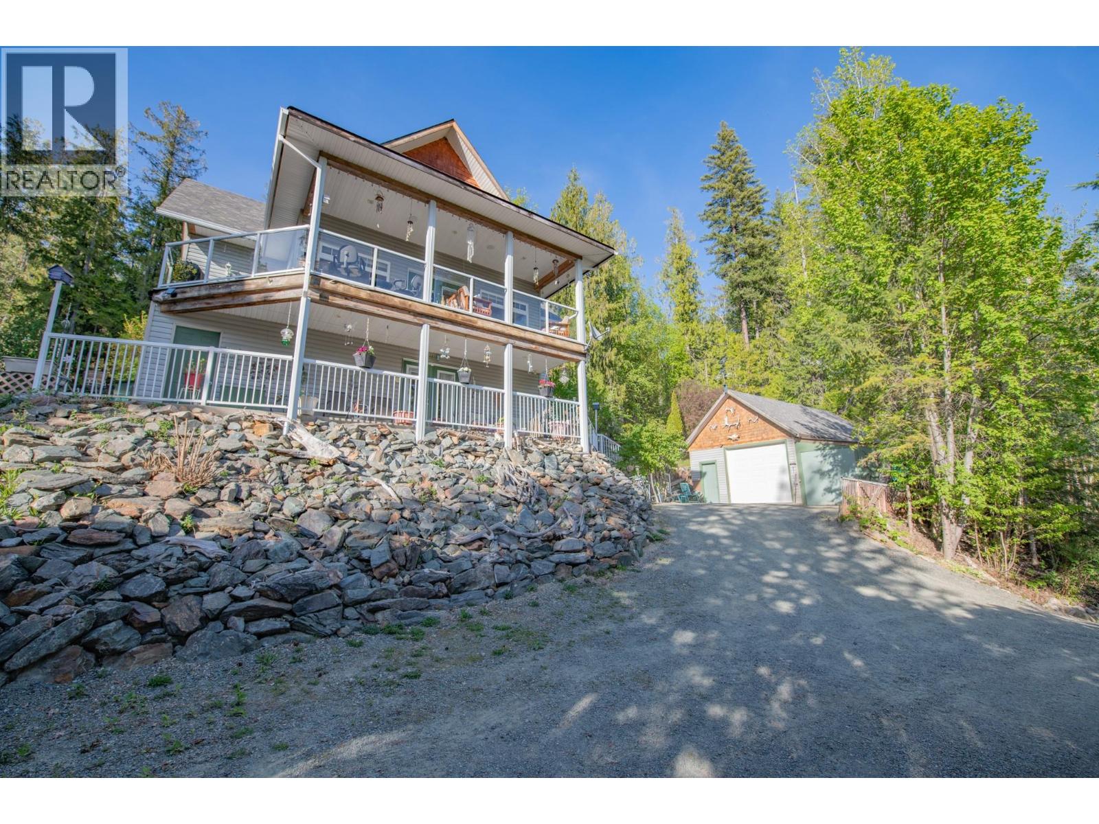 7531 Lonneke Trail, Anglemont, British Columbia  V0E 1M8 - Photo 61 - 10385234